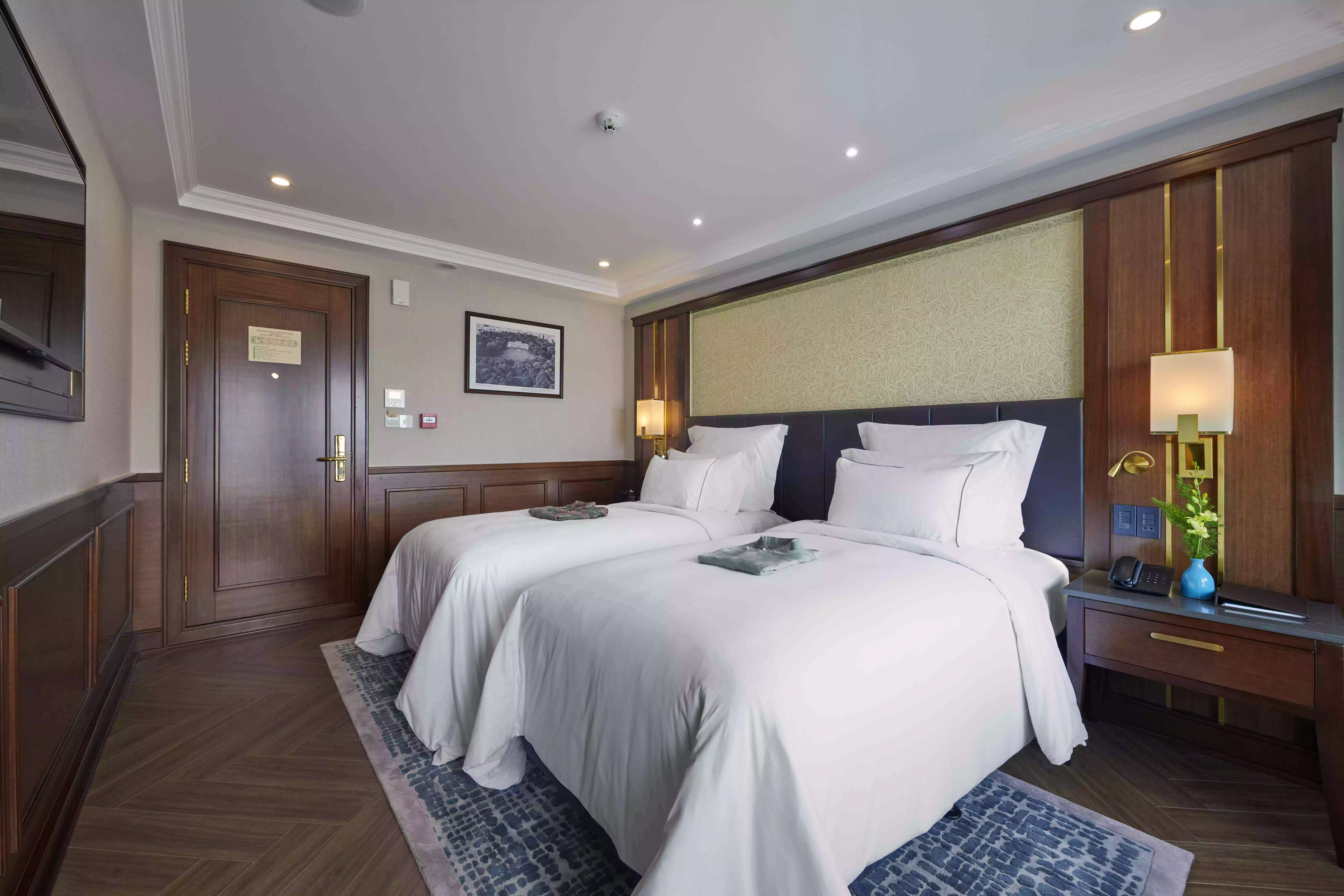 Legacy Executive Balcony Cabin 3