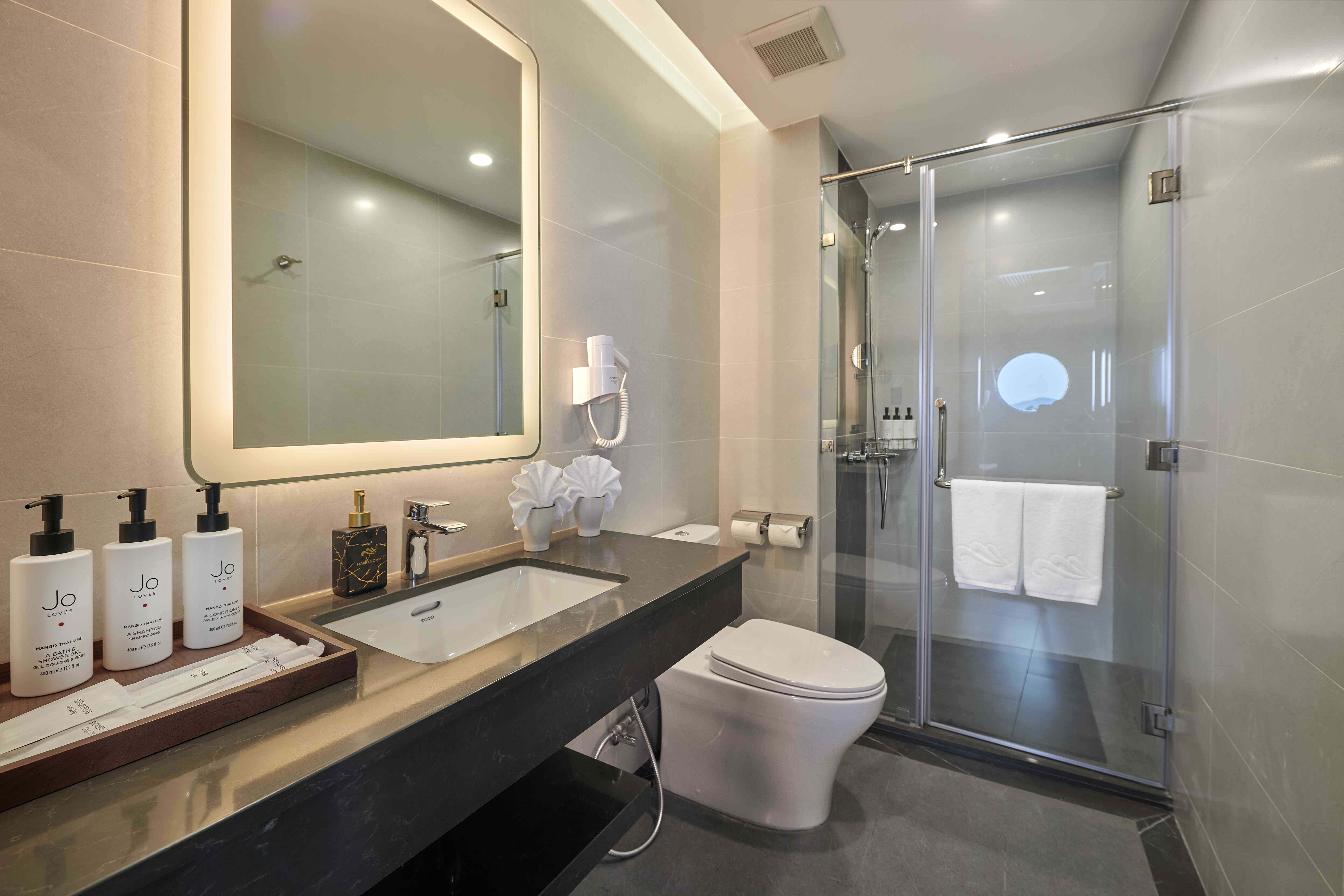 Legacy Executive Balcony Cabin 4