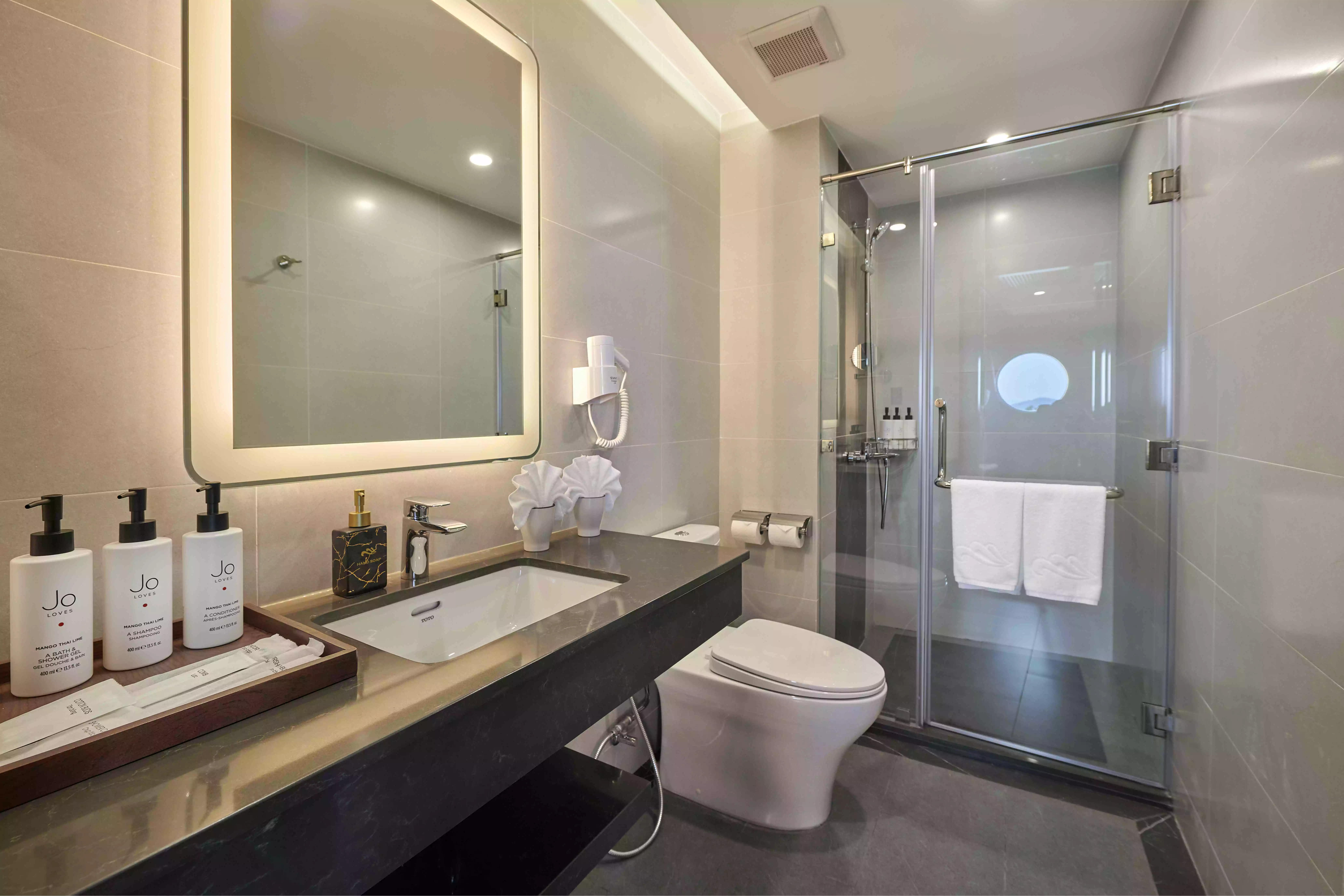 Legacy Executive Balcony Cabin 4