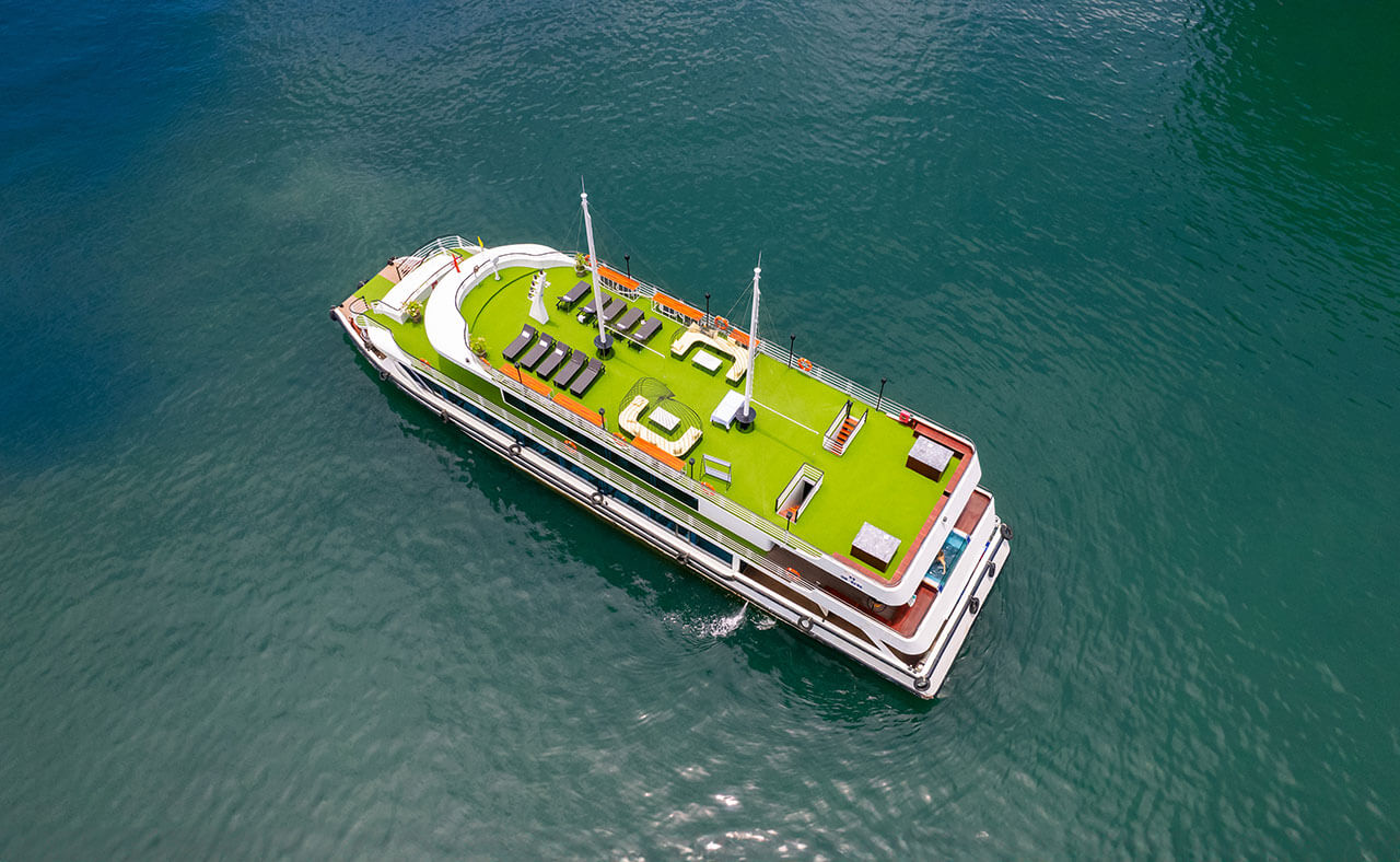 Halong Heritage Luxury Day Cruise deck plan showing restaurant, jacuzzi and sundeck layout