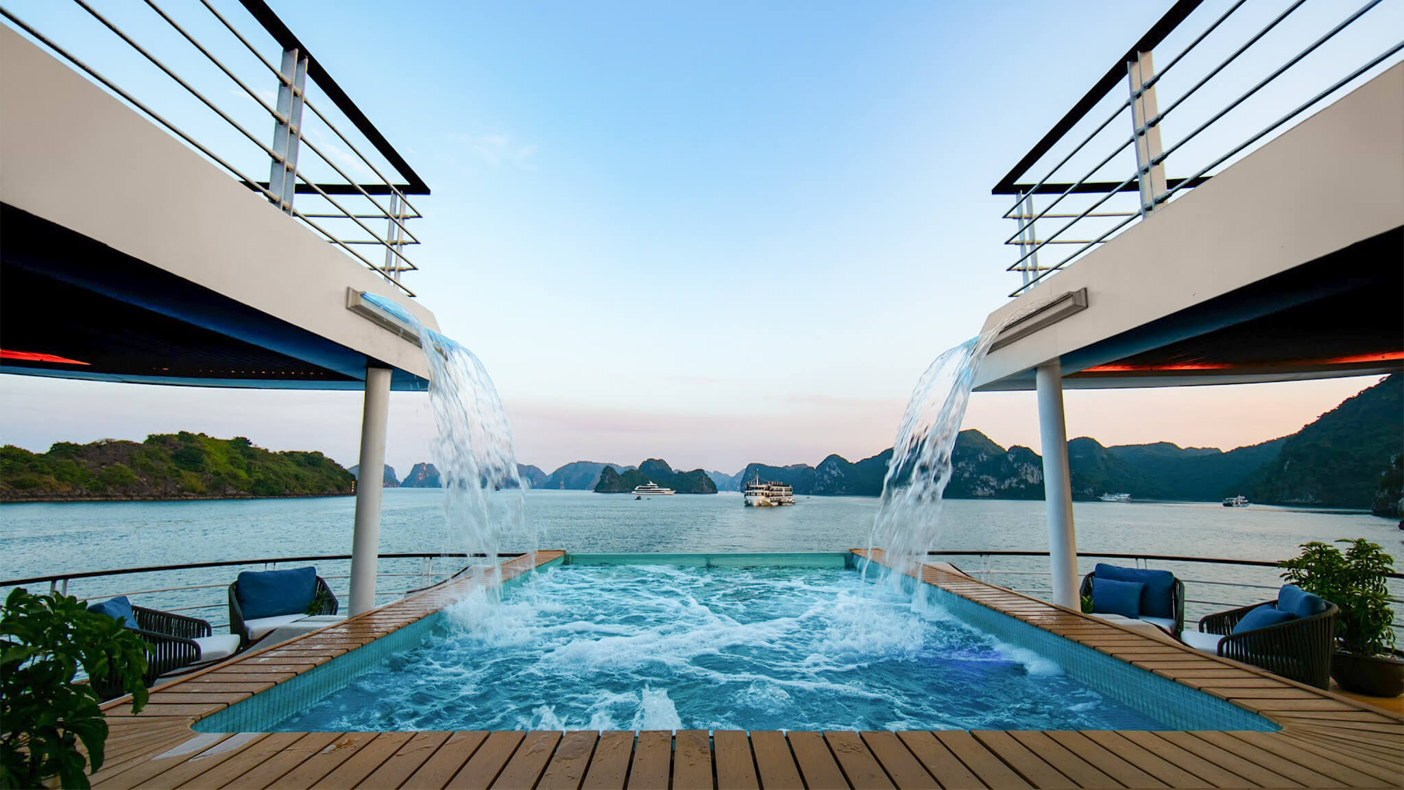 Mon Cheri Cruise - Infinity jacuzzi pool
