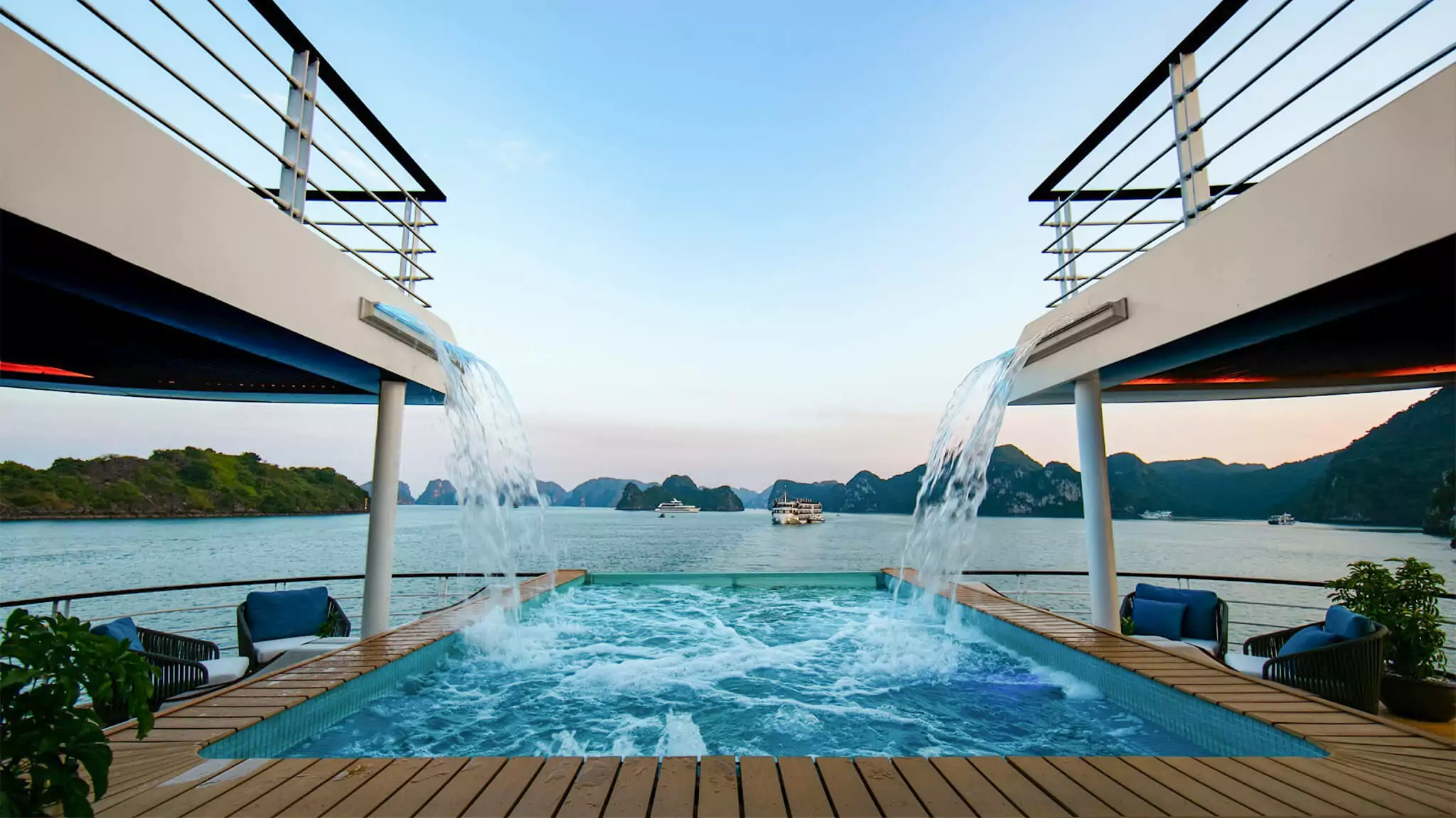 Mon Cheri Cruises Halong Bay rooftop infinity jacuzzi pool with panoramic bay views