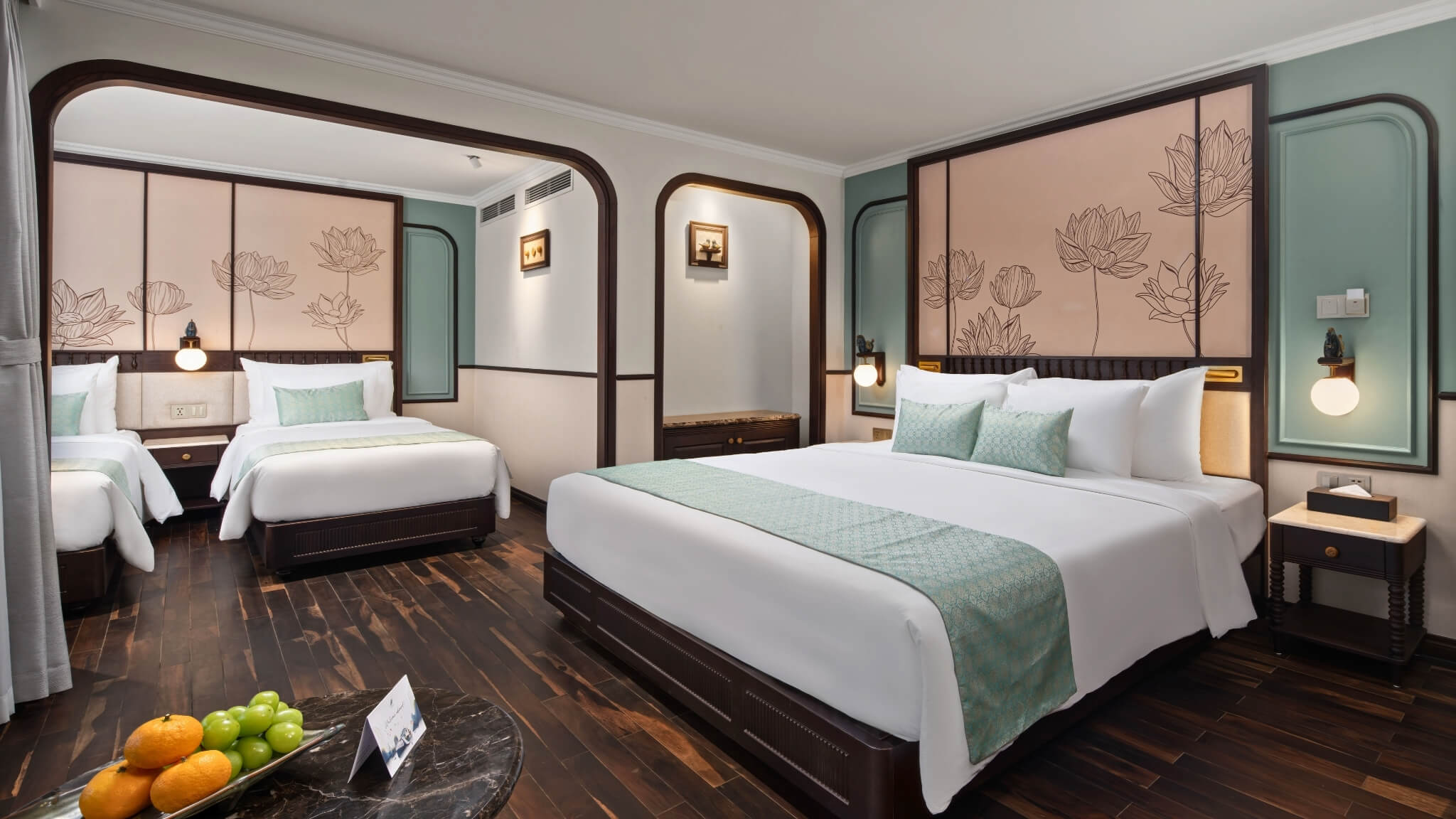 Lyra Grandeur Cruise - Oasis Family Suite