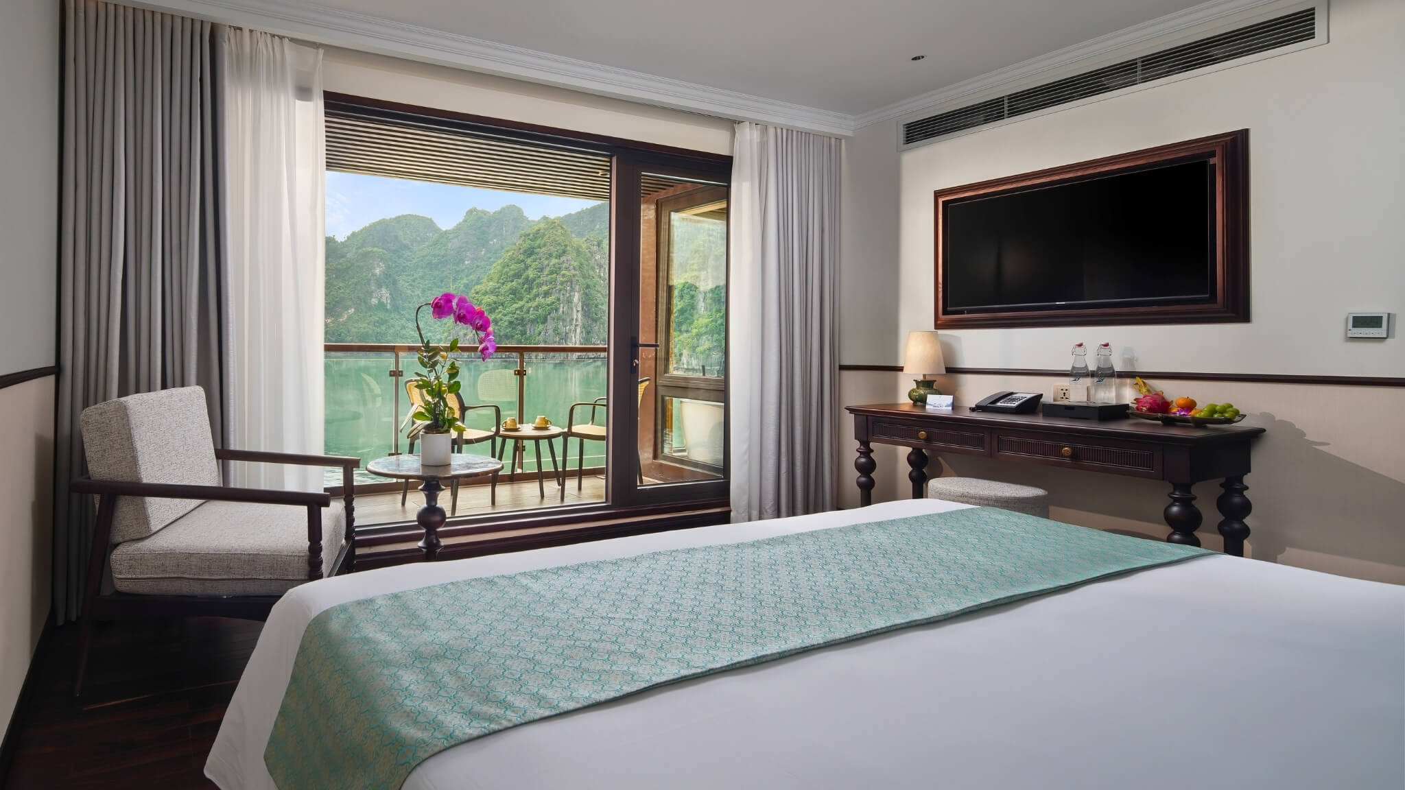 Lyra Grandeur Cruise Oasis Suite with private balcony overlooking Halong Bay