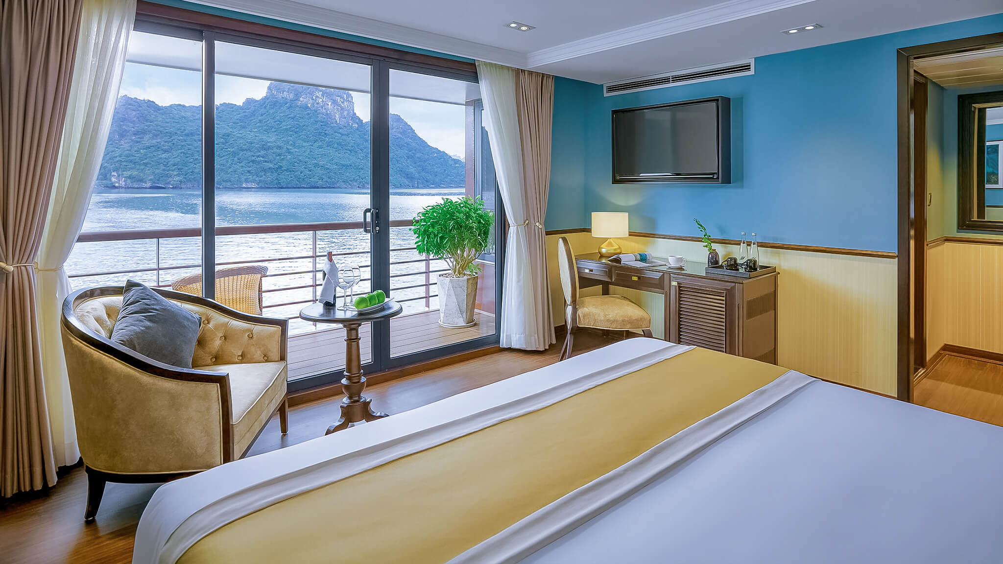 Capella Cruise - Oasis Suite
