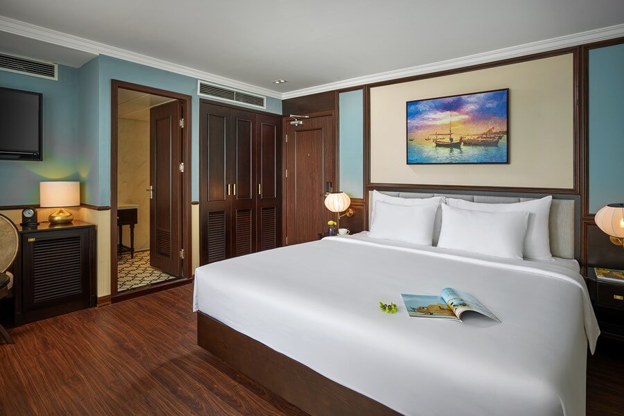 Capella Cruise - Oasis Suite 3