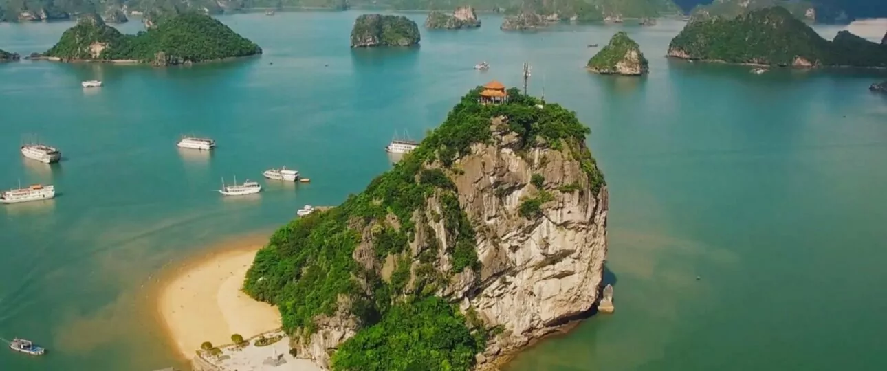Halong Bay vs Lan Ha Bay comparison — which bay should you choose for your cruise
