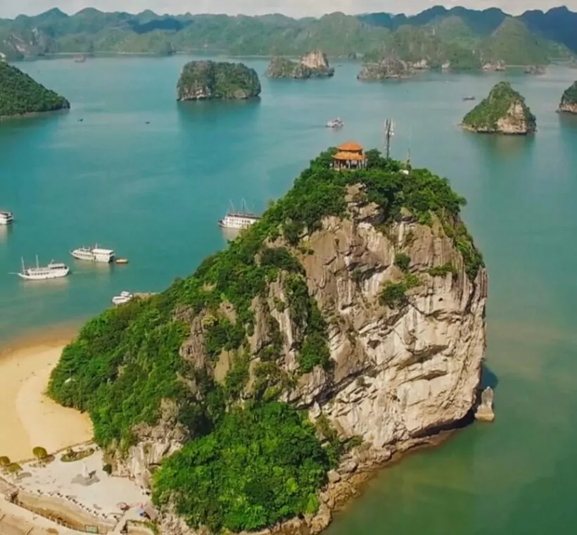 Halong Bay vs Lan Ha Bay comparison — which bay should you choose for your cruise