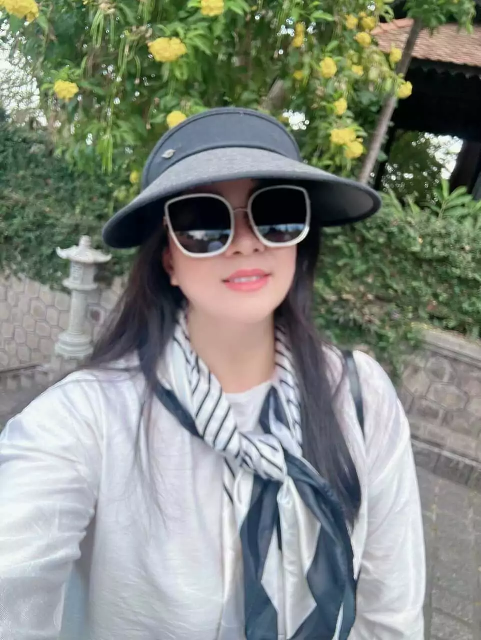 Yen Huynh — Senior Halong Bay Cruise Sales Specialist, Halal cruise expert Hanoi
