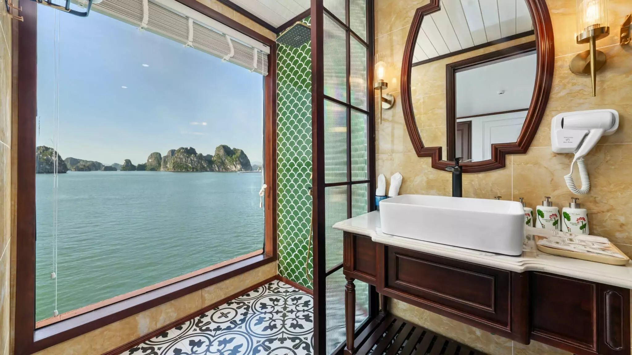 Cycad Cruise Bai Tu Long Bay - Deluxe Seaview 3