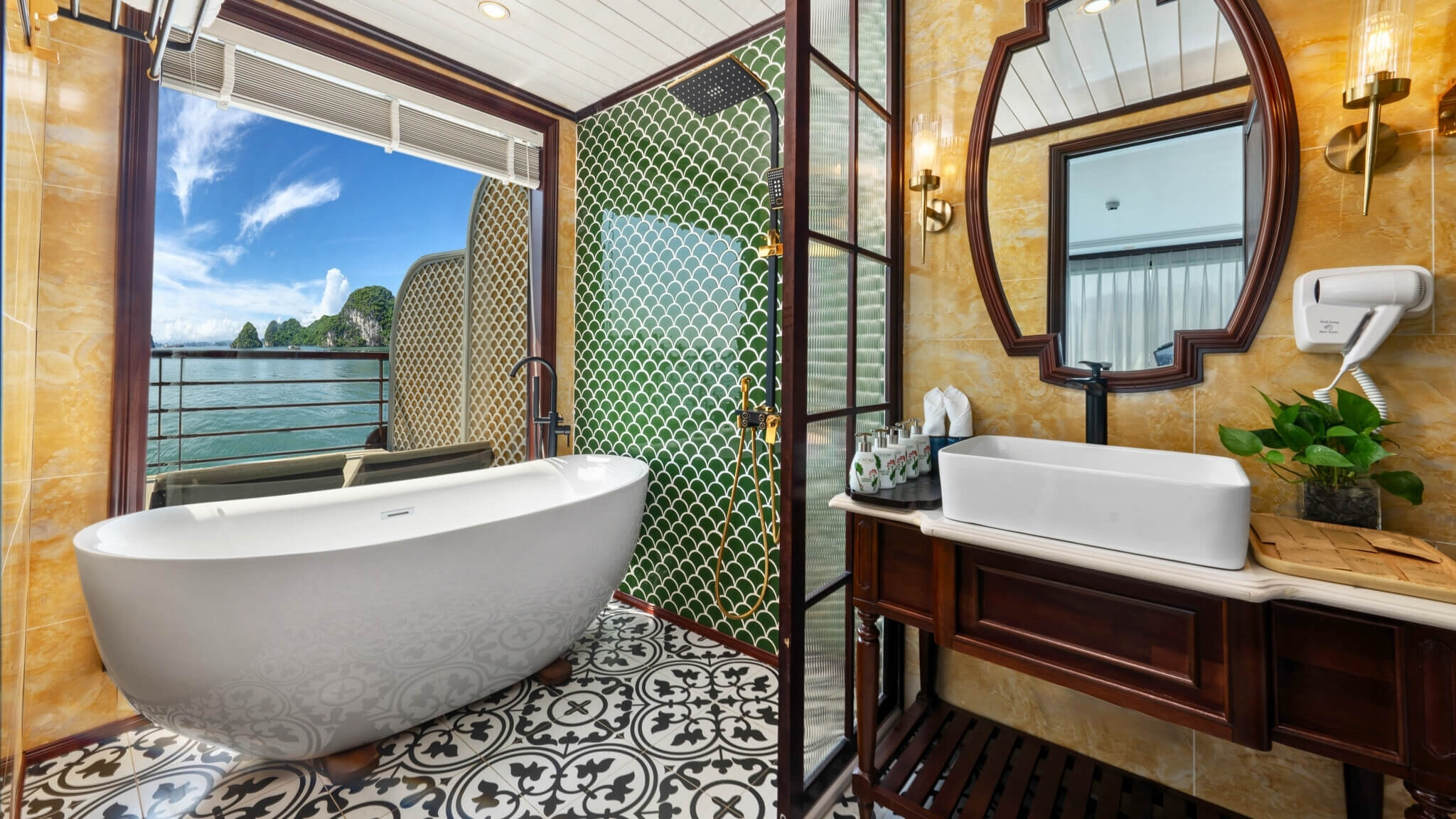 Cycad Cruise Bai Tu Long Bay - Executive Balcony 4