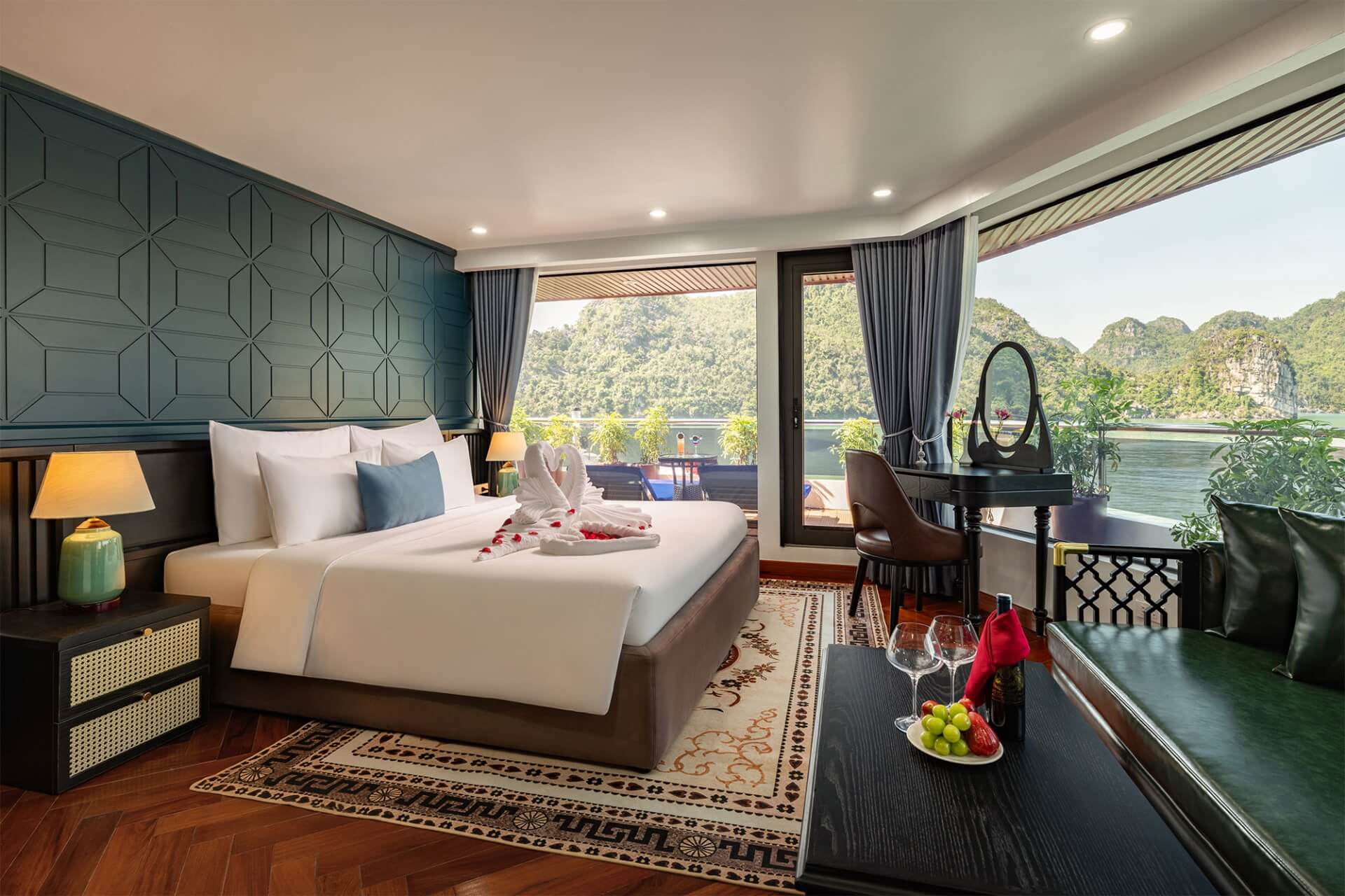 Aqua Luxury Cruise - Honeymoon Suite Terrace Cabin