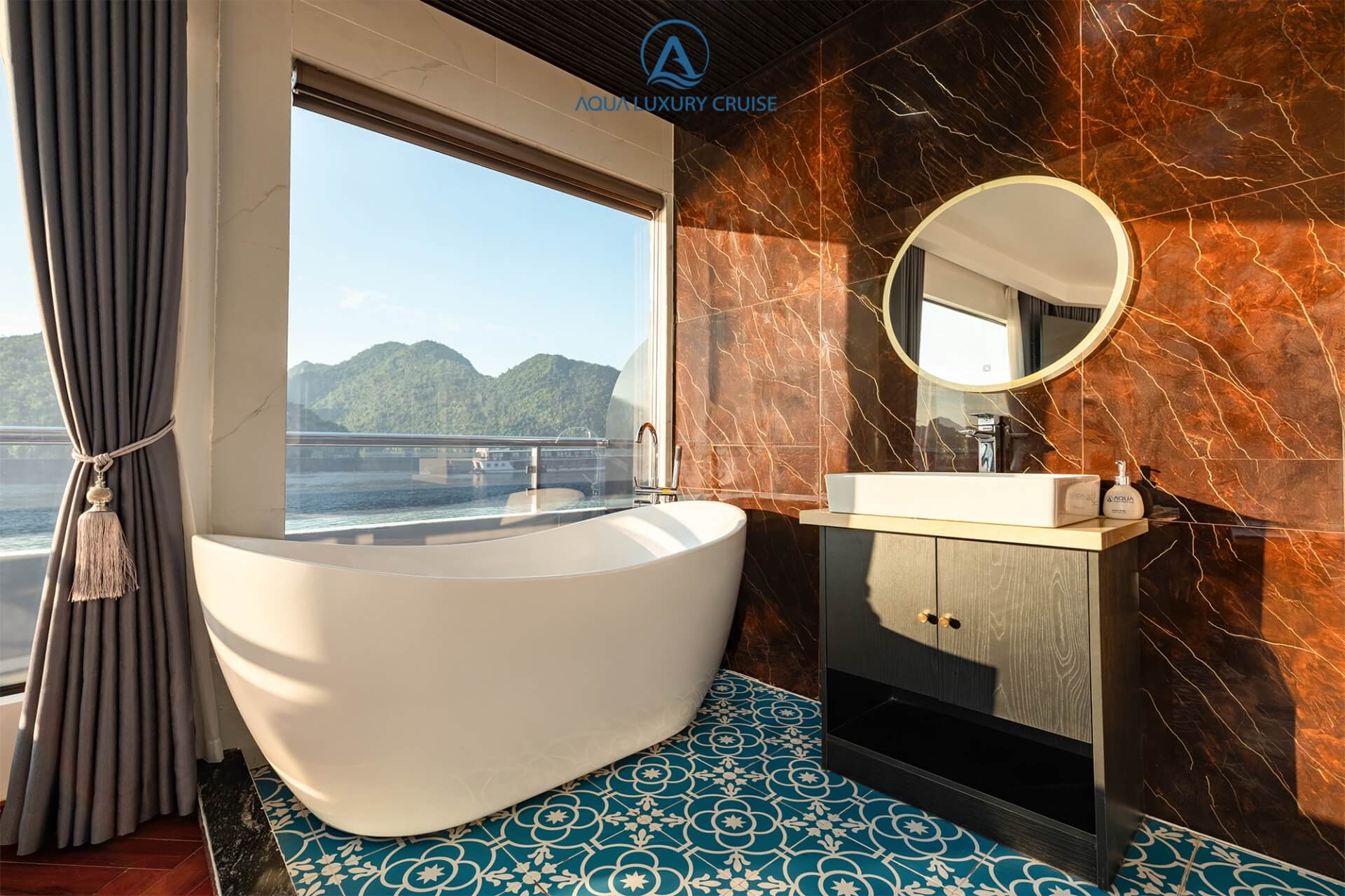 Aqua Luxury Cruise - King Suite Terrace Cabin 4