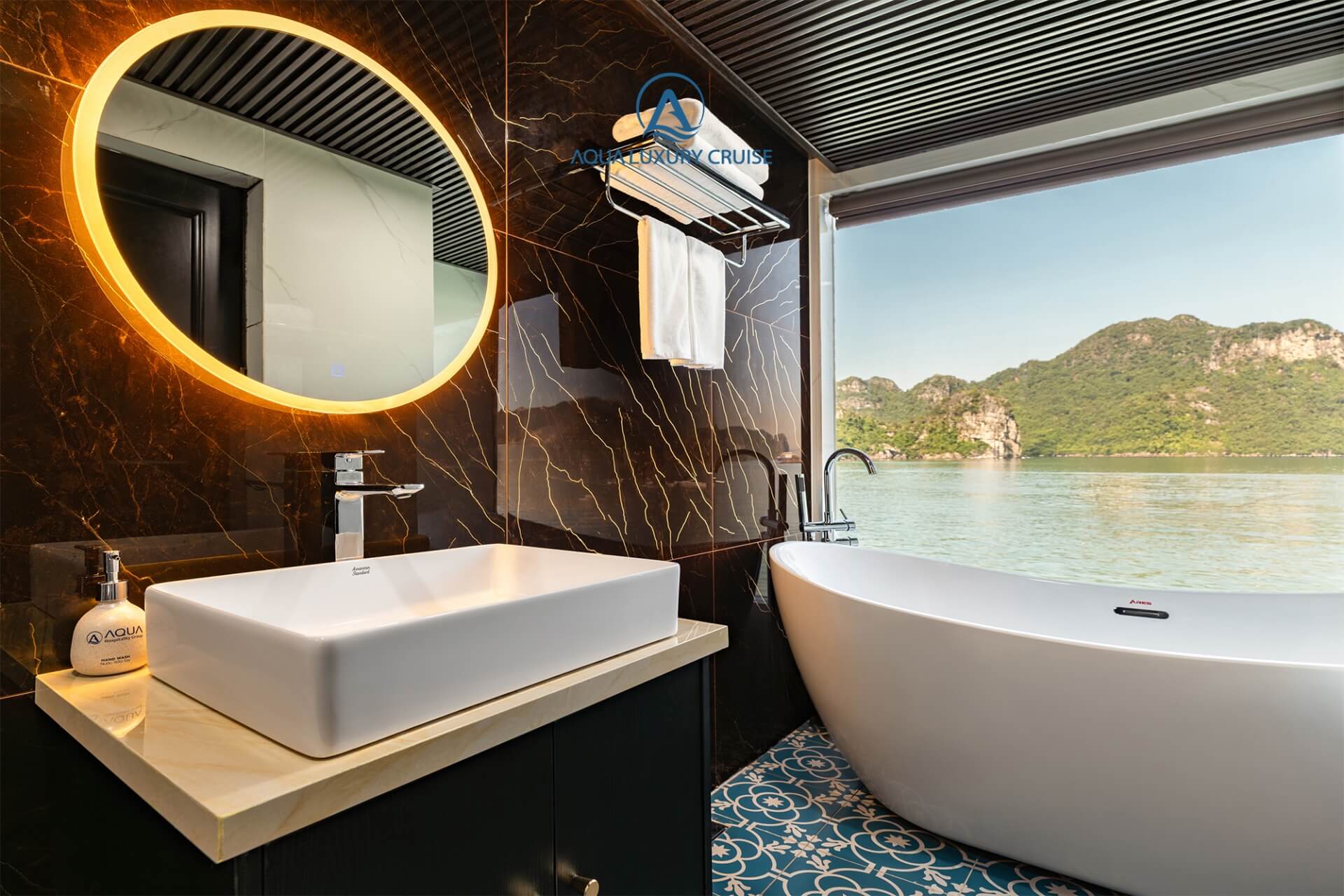 Aqua Luxury Cruise - Senior Suite Balcony Cabin 8