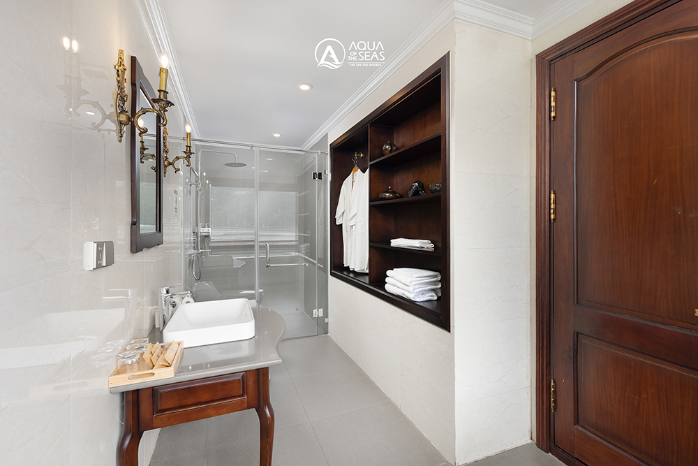 Aqua of the Seas Cruise - Aqua Royal Suite Cabin 5