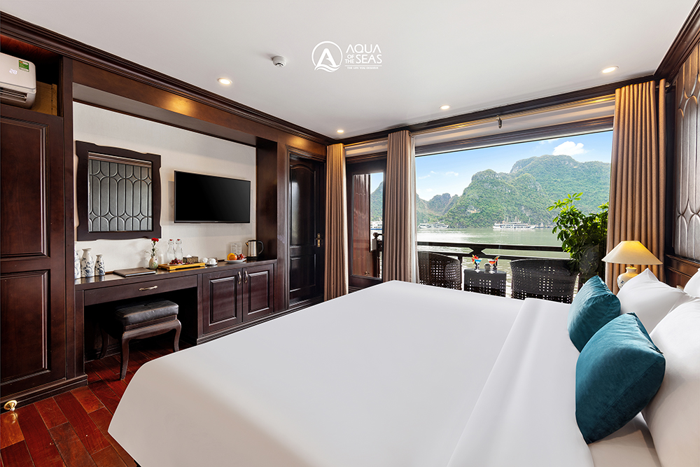 Aqua of the Seas Cruise - Aqua Senior Suite Cabin 3