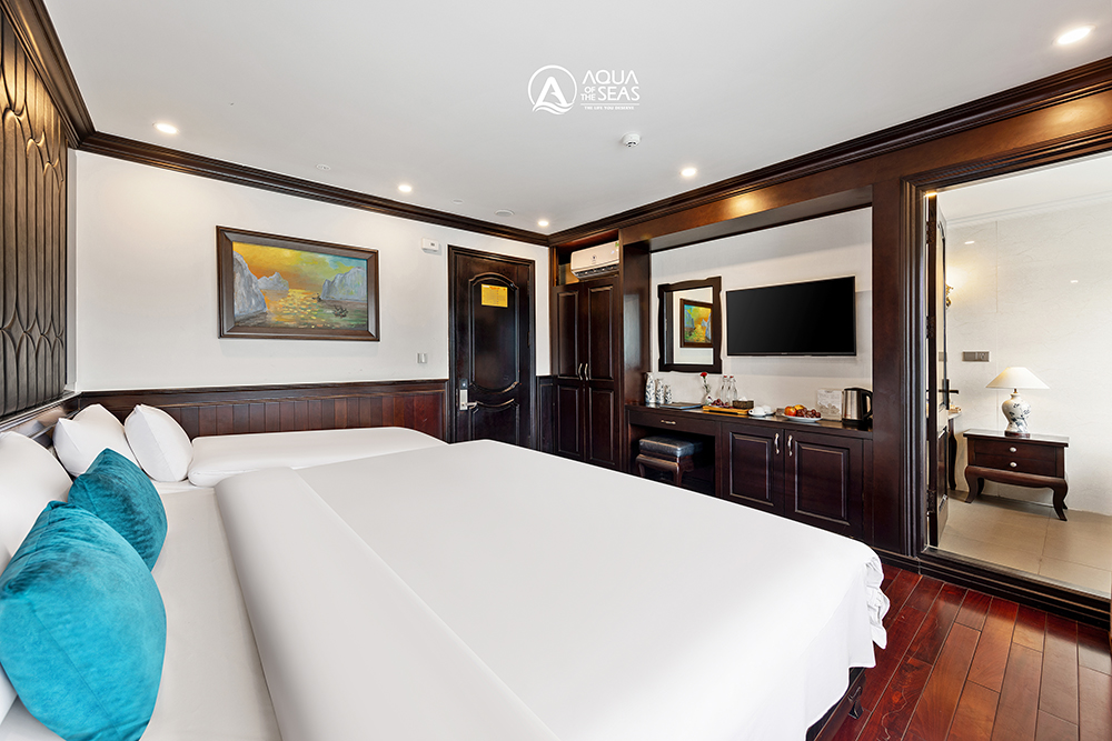 Aqua of the Seas Cruise - Aqua Senior Suite Cabin 4