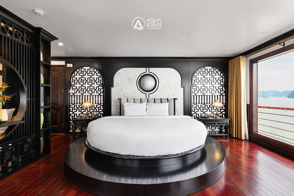 Aqua of the Seas Cruise - President Cabin - Outdoor Jacuzzi