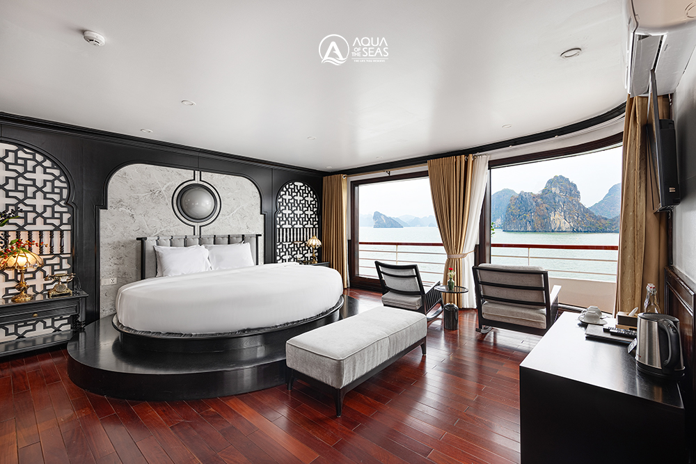 Aqua of the Seas Cruise - President Cabin - Outdoor Jacuzzi 7