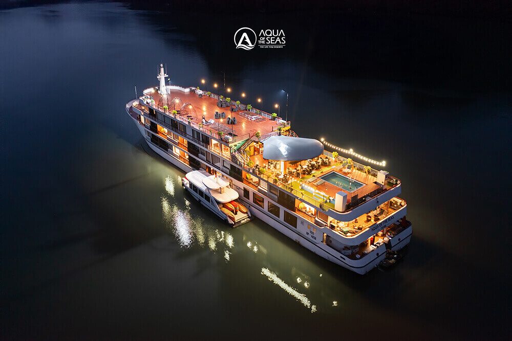 Outdoor jacuzzi on the sundeck of Aqua Of The Seas Cruise Halong Bay