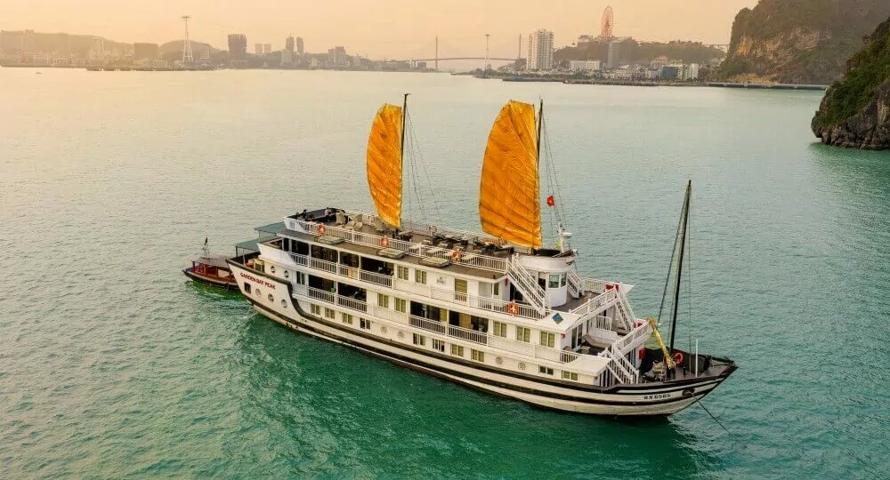 Garden Peak Cruise, an 8-cabin wooden boutique cruise sailing Bai Tu Long Bay