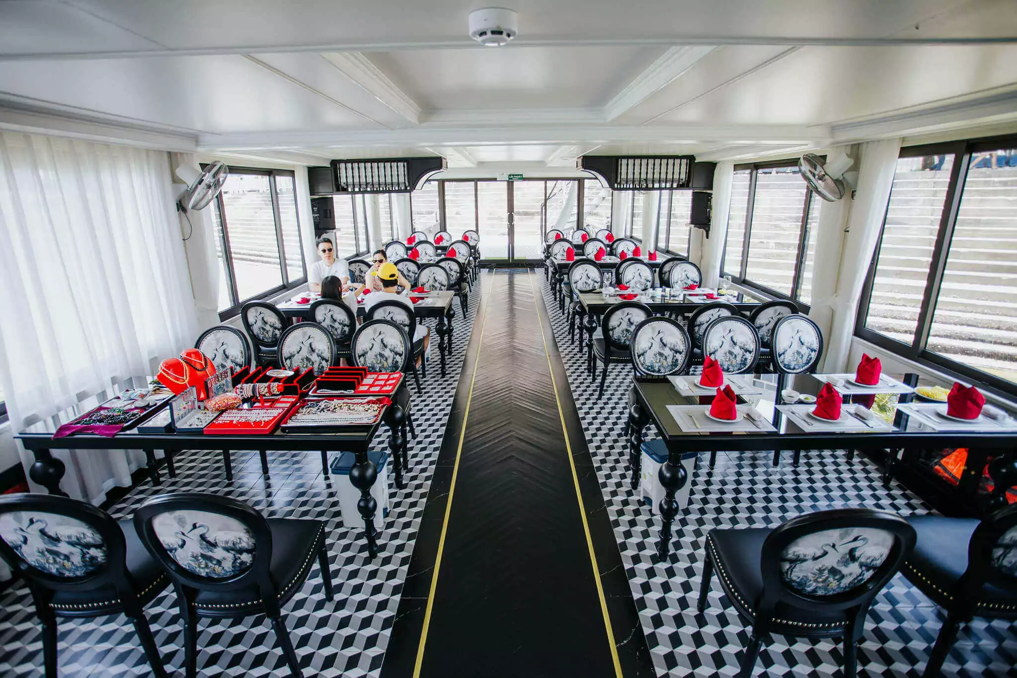 Halong Phoenix Day Cruise – Restaurant Dining Hall