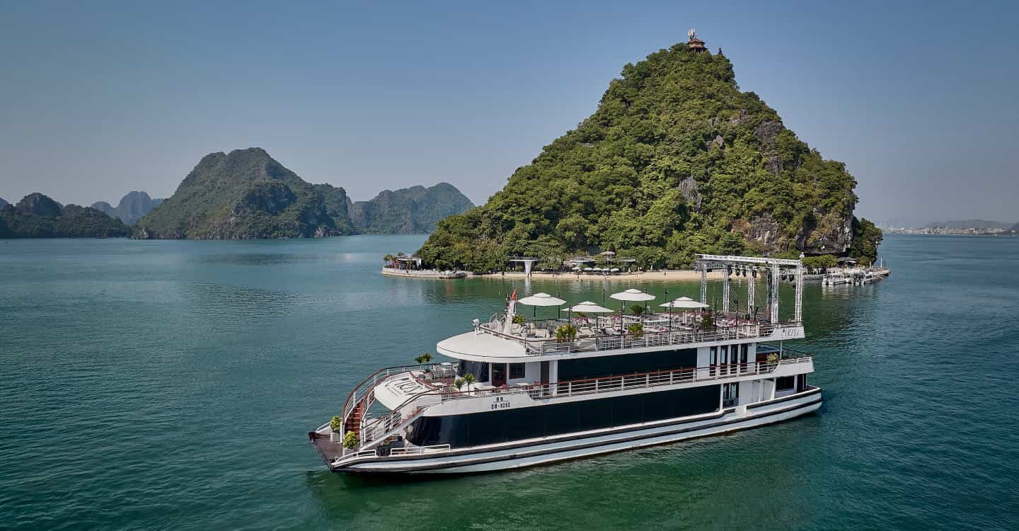 Iris Day Cruise Halong Bay – Exterior Side View