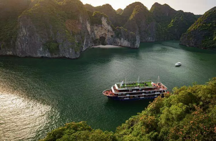 La Pandora Cruise Halong Bay Beach Cove Vista