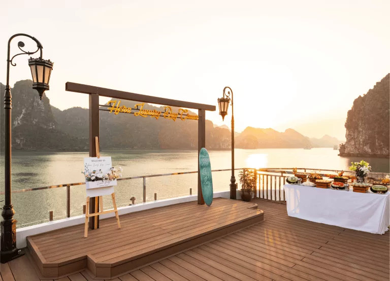 The welcome deck where guests are greeted upon boarding