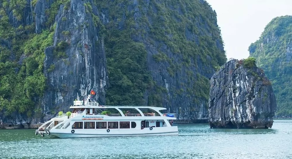Alova Premium Day Cruise Cruising Limestone Karsts Halong Bay