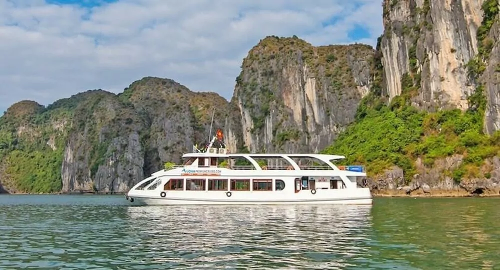 Alova Premium Day Cruise sailing through Halong Bay