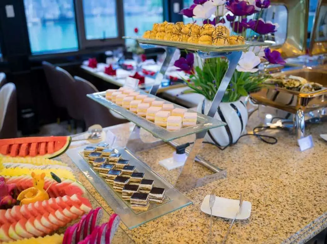 Vera Day Cruise – Buffet lunch desserts