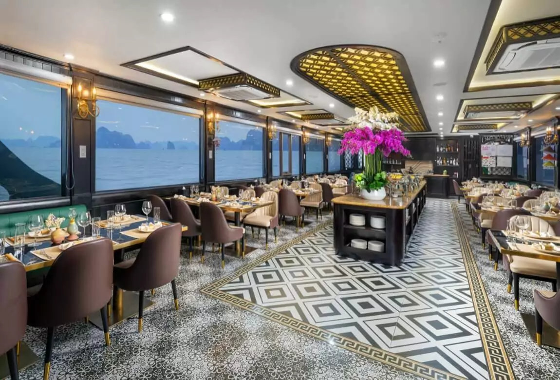 Vera Day Cruise – Restaurant interior