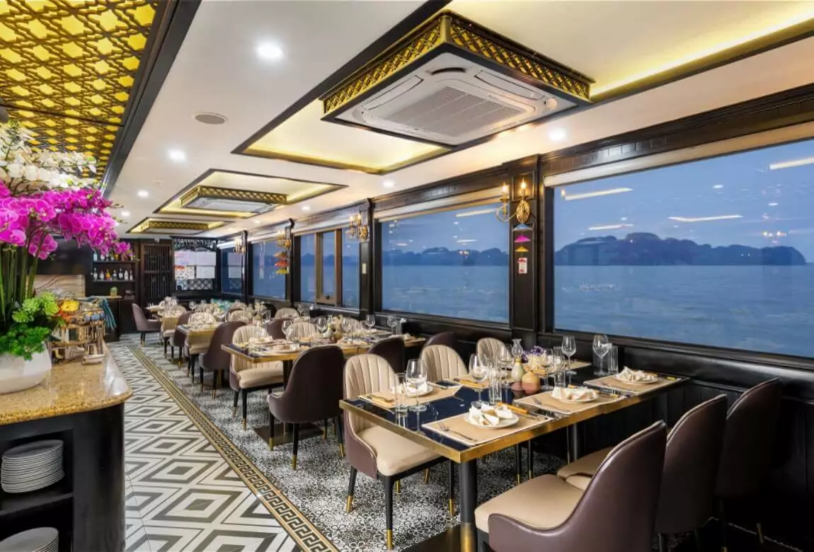 Vera Day Cruise – Restaurant table setting