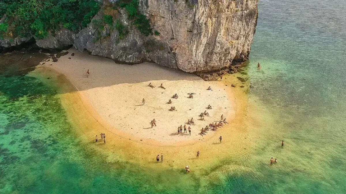 Ba Trai Dao Beach white sand at low tide - swimming Lan Ha Bay