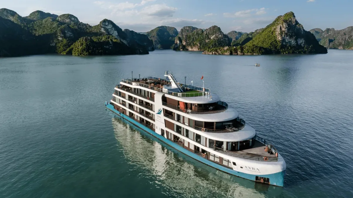 Lyra Grandeur, a halal-certified luxury cruise in Lan Ha Bay