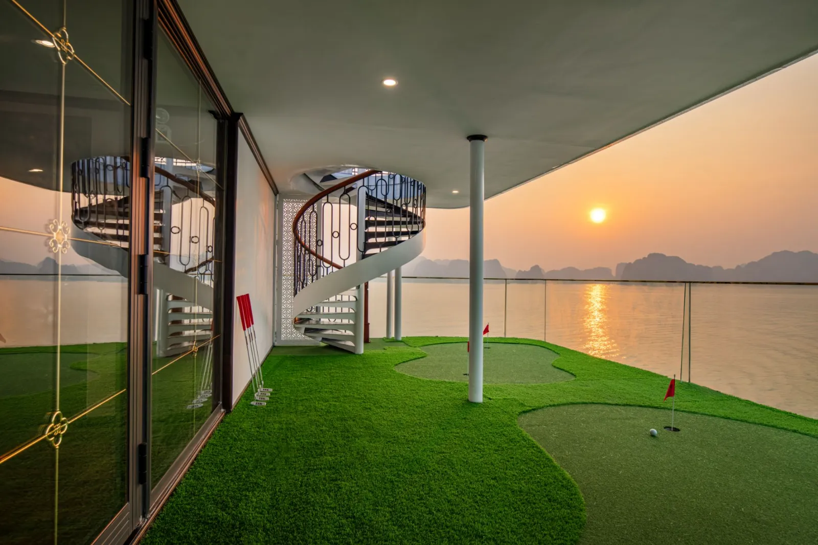 Indochine Grand Cruise Rooftop Mini Golf