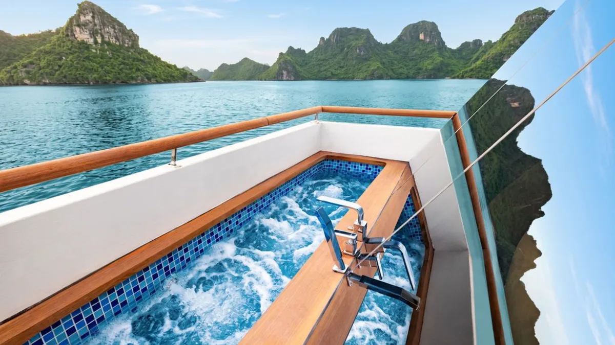 Private Sky Jacuzzi of the Executive Suite on La SEN of the Bay Cruises