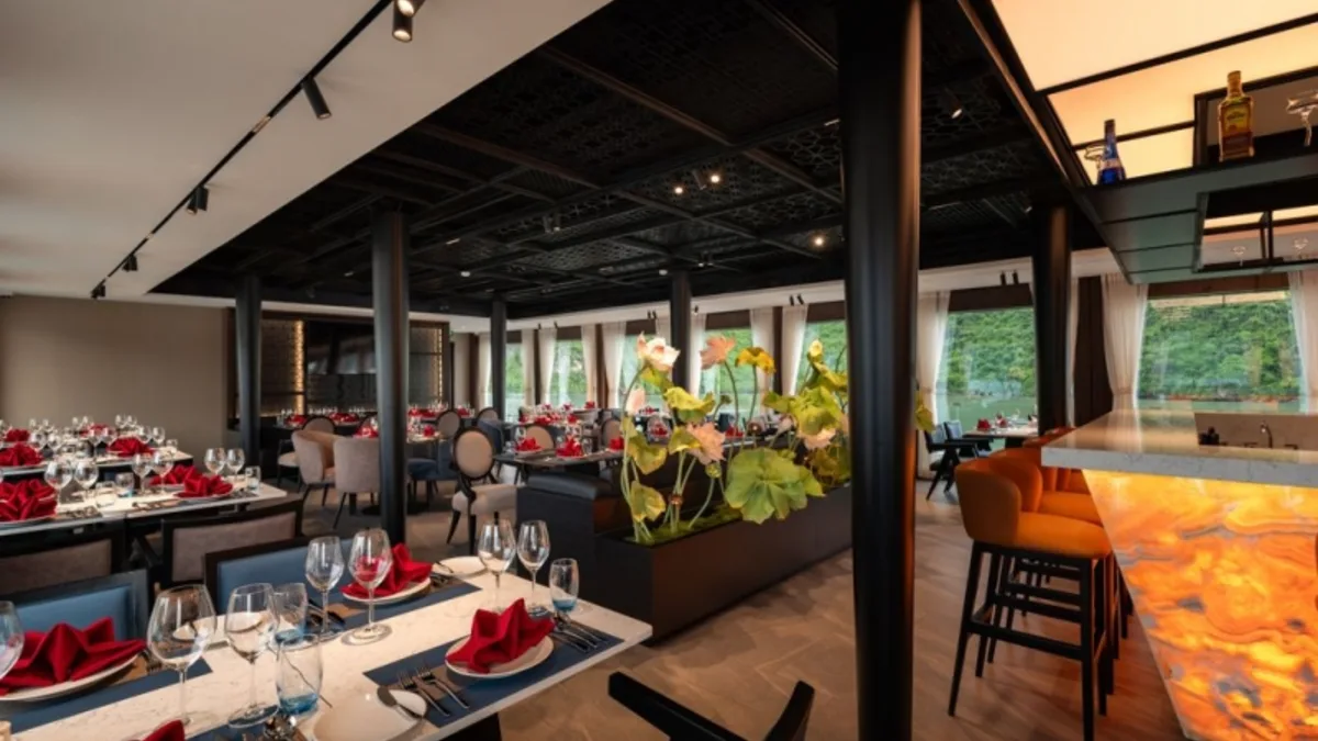 La SEN Restaurant on La SEN of the Bay Cruises La SEN Restaurant on La SEN of the Bay Cruises