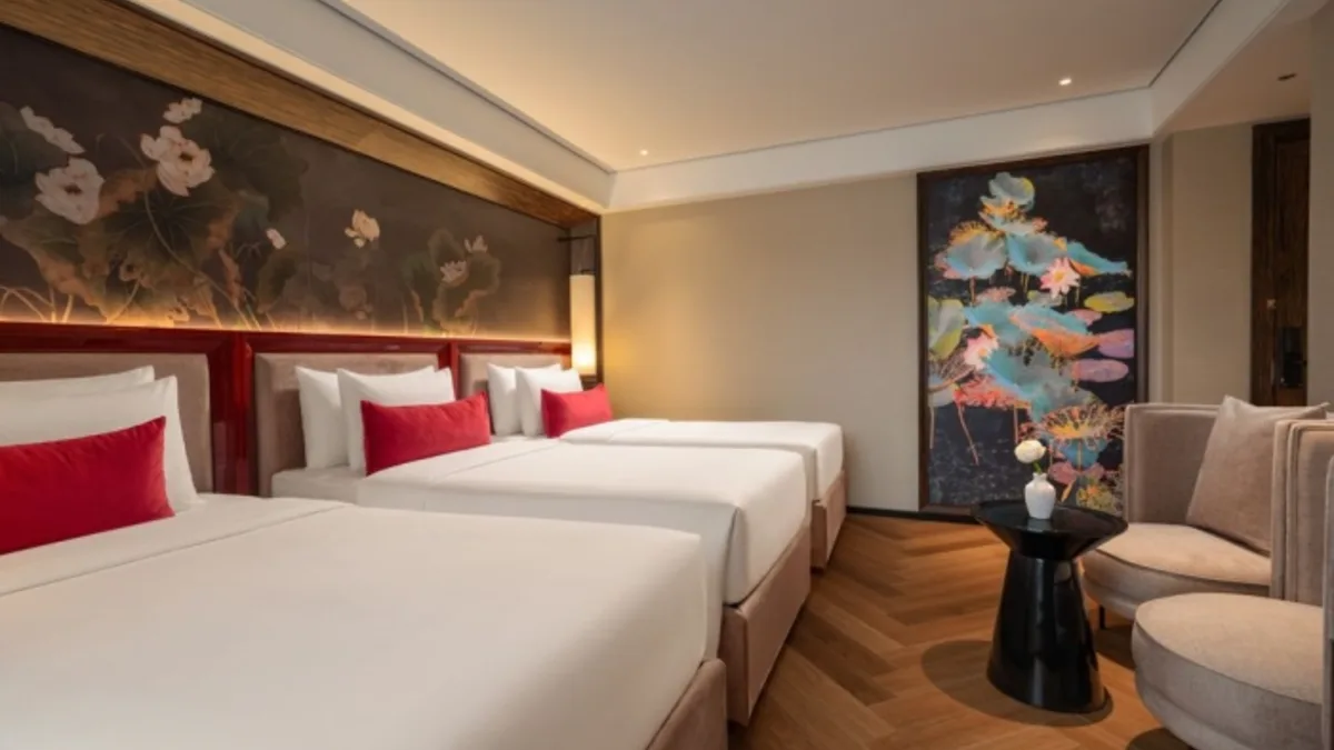 Ocean View Suite with twin beds on La SEN of the Bay Cruises