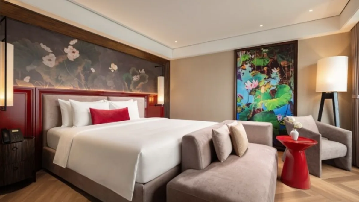 Ocean View Premier Suite on La SEN of the Bay Cruises