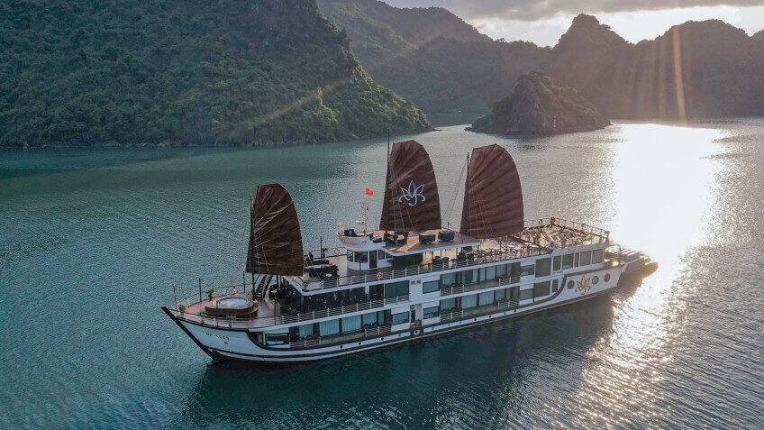 Orchid Classic Cruise - Top boutique luxury cruises to Lan Ha Bay