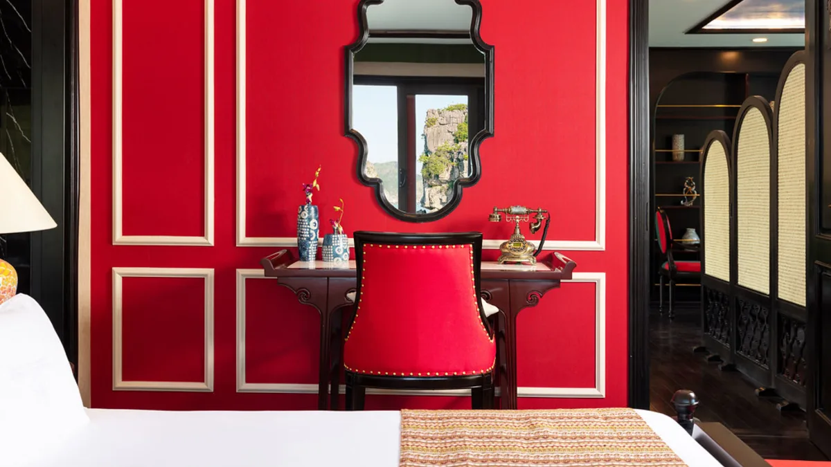 Red lacquer vanity in the Orchid Premium Exclusive Suite