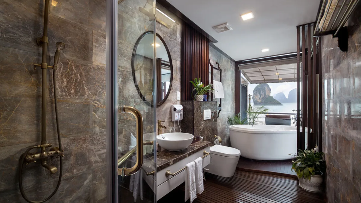 Bathtub in the Exclusive Suite on Orchid Trendy Cruise