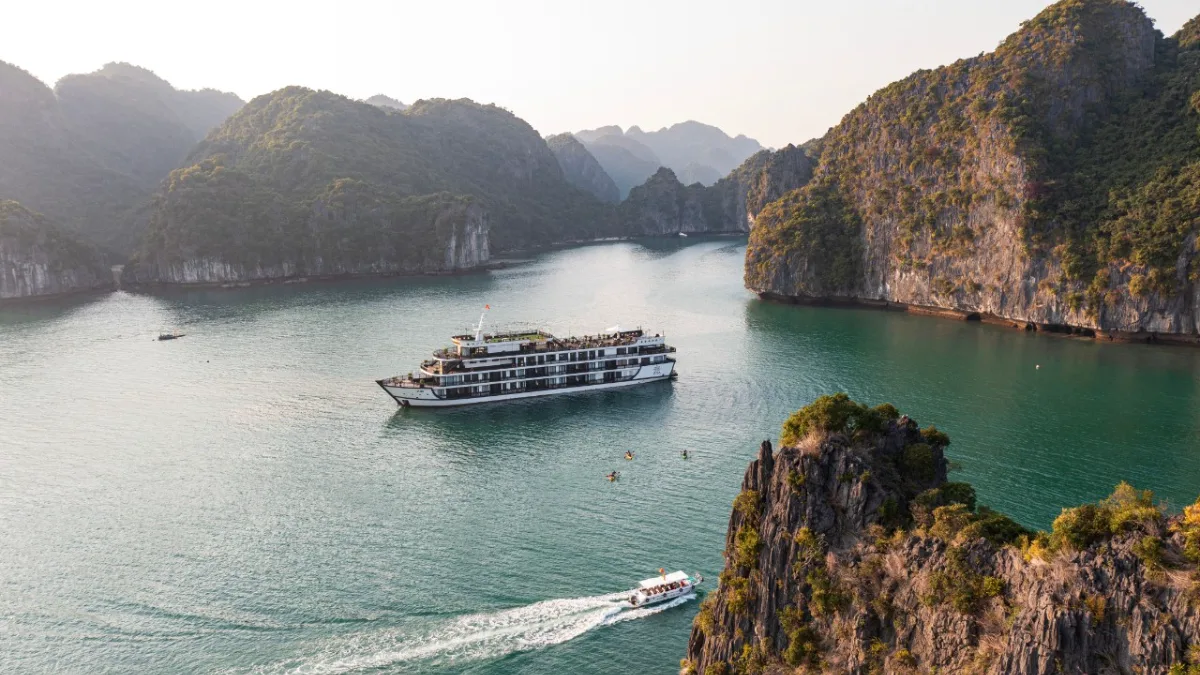 Rita Cruise Halong Bay