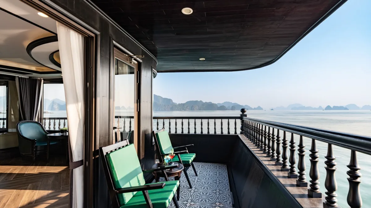 Rita Cruise Halong Bay – Suite balcony