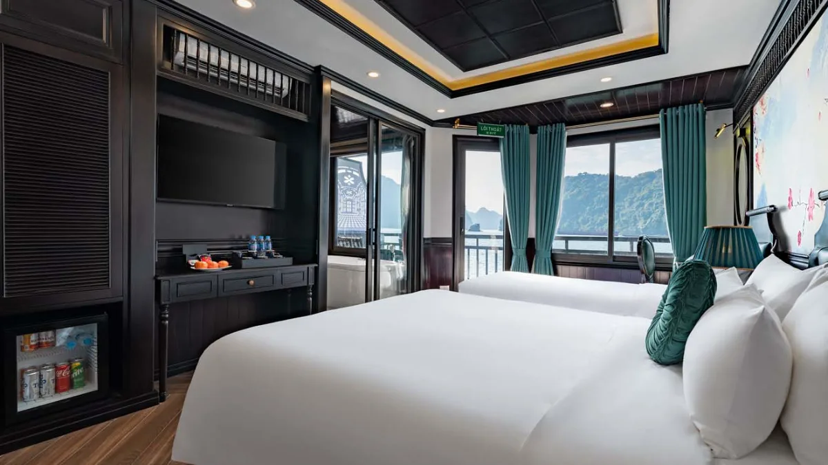 Rita Cruise Halong Bay – Triple cabin interior