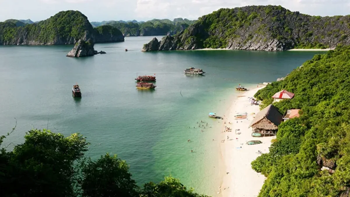 White sand beach and clear water at Soi Sim Island, Halong Bay