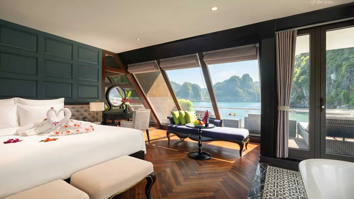 Stellar of the Seas Cruise Executive Suite lounge