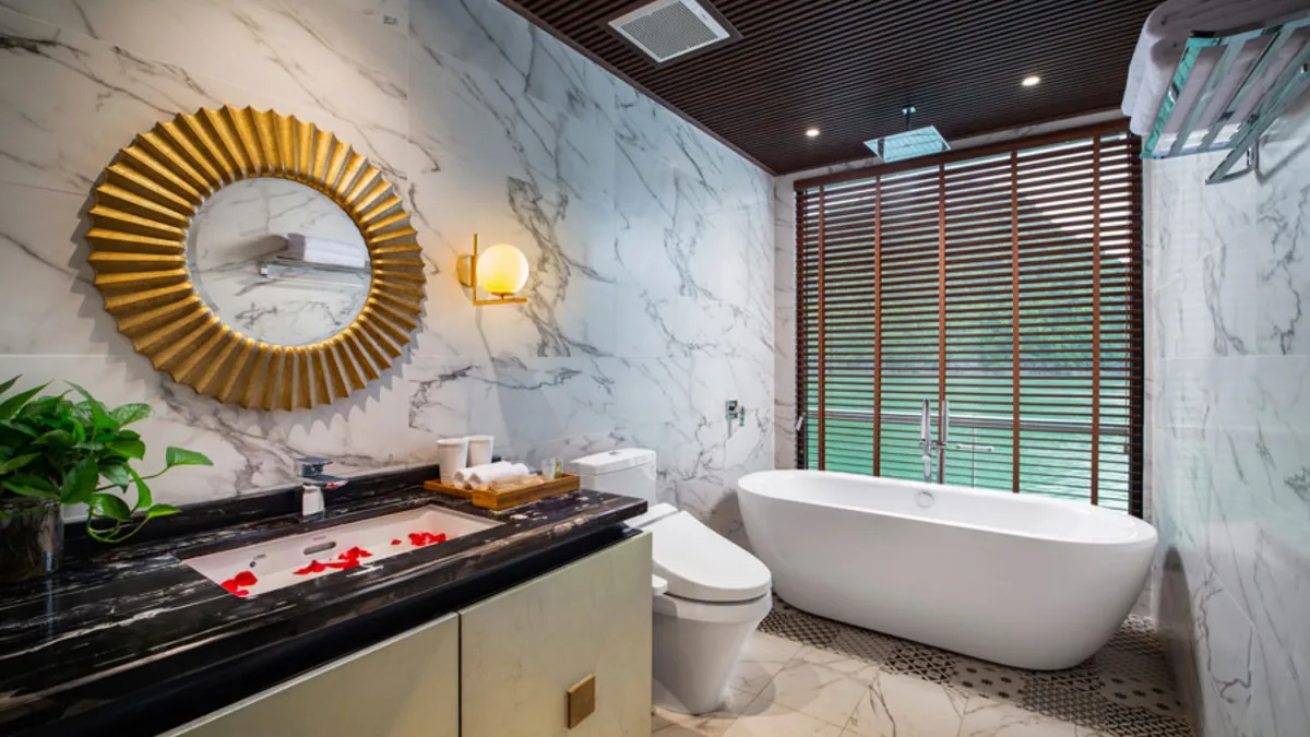Stellar of the Seas Cruise Senior Suite bathroom